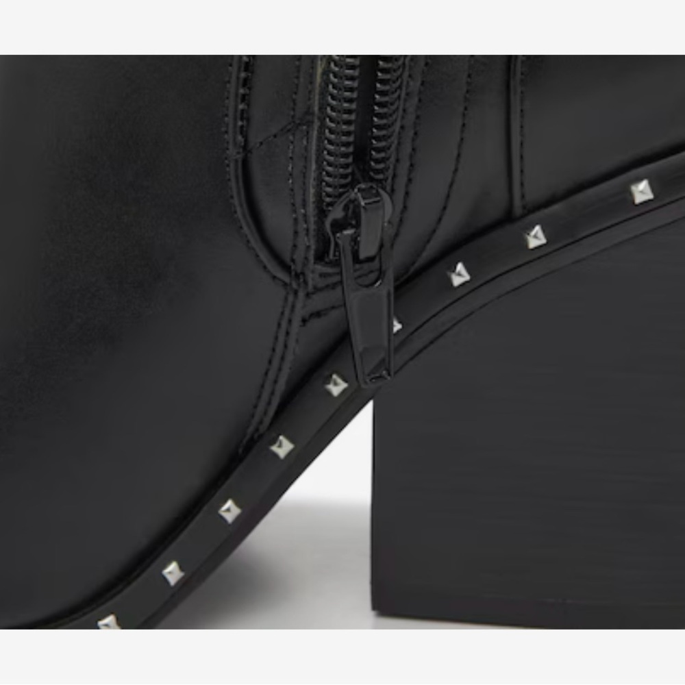 Charles by Charles David Dodger studded bootie black size 9 - Picture 9 of 11